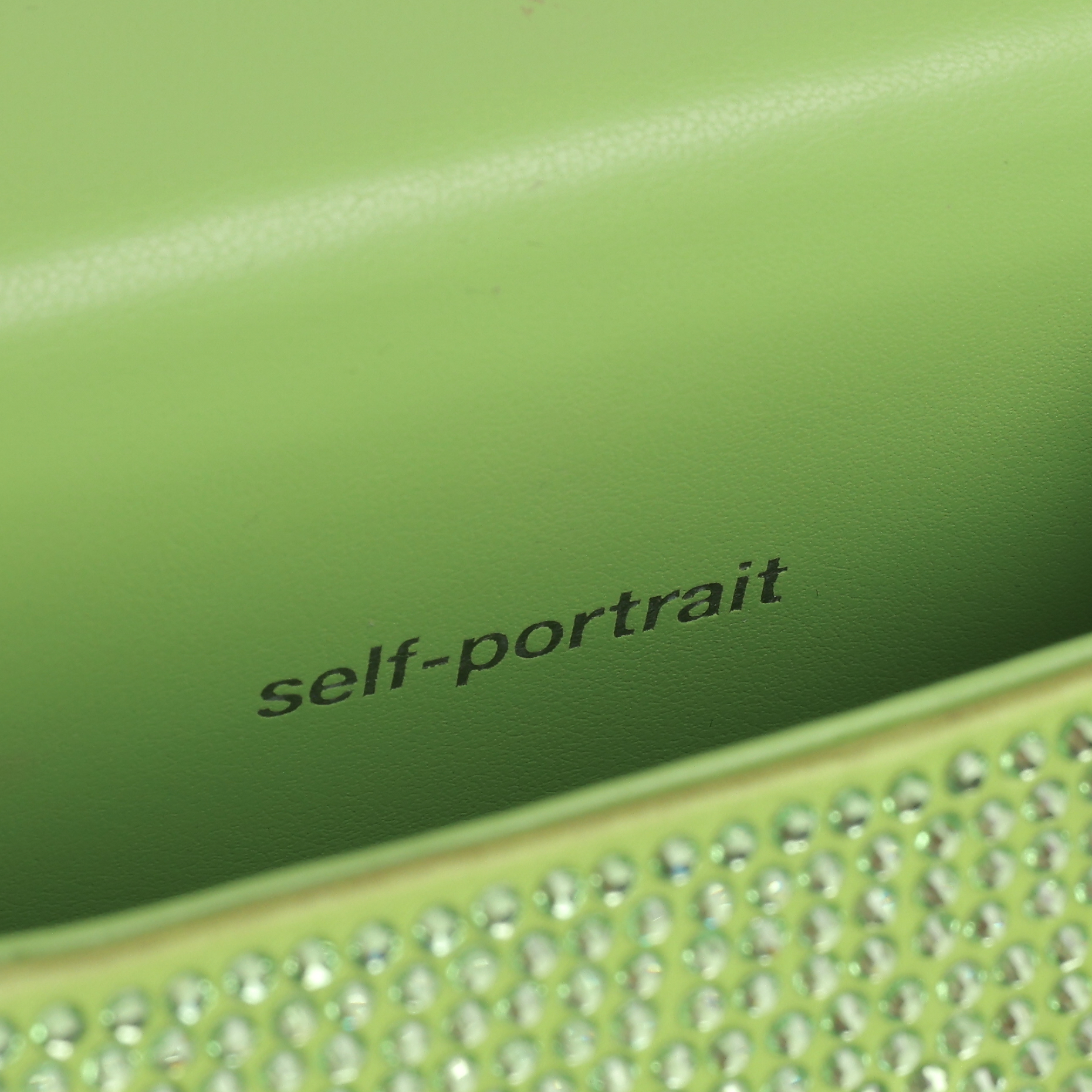 Super Flea Market+self-portrait+micro bow bag lime green auction+Gigi Hadid5